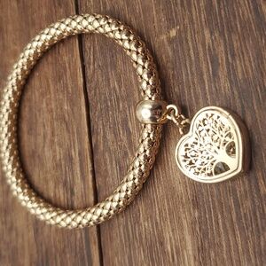B1910 openwork lace heart charm bracelet